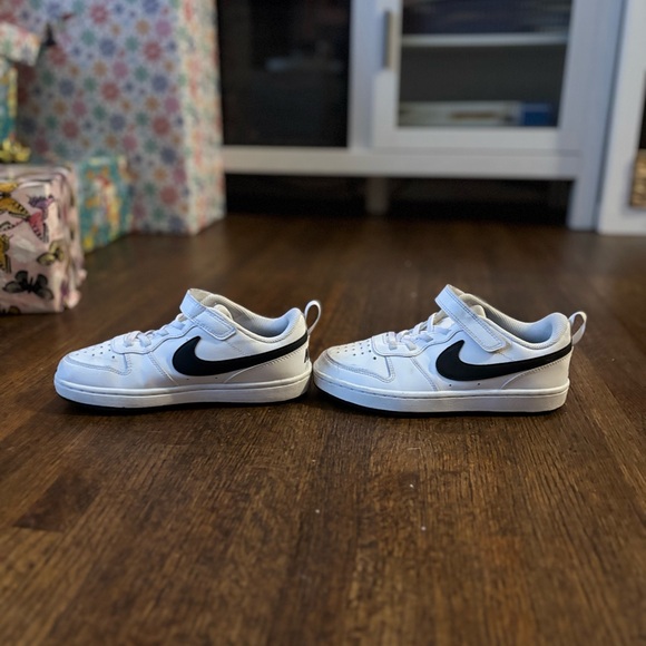 Nike offcourt lows. Size 3 very good condition - Picture 3 of 4